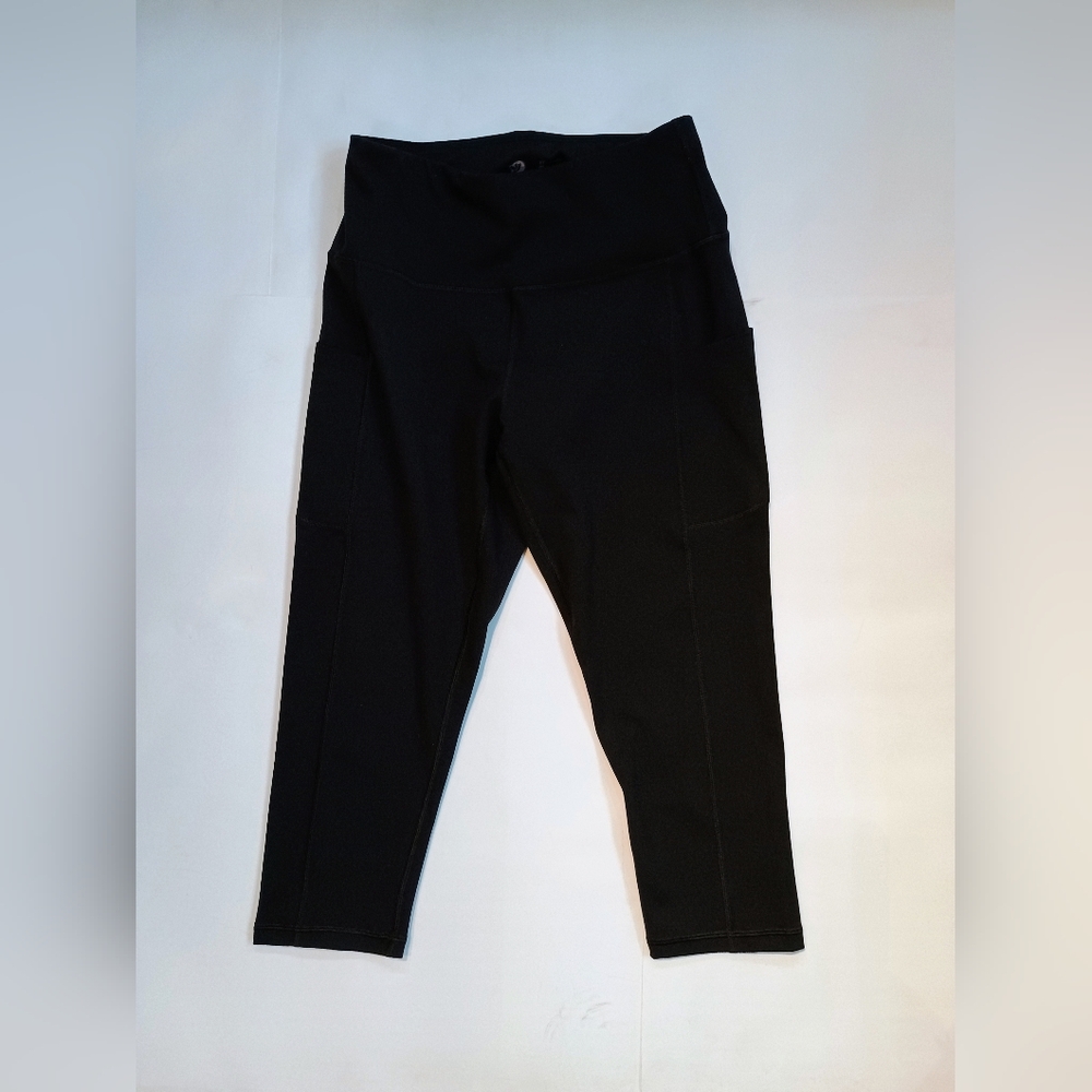 Iuga Women's Black Athletic Workout Activewear Capri Leggings Pockets Stretch M